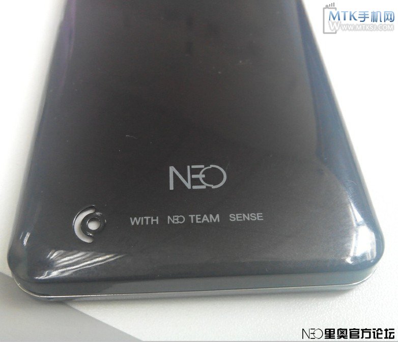 NeoN0035pouces5